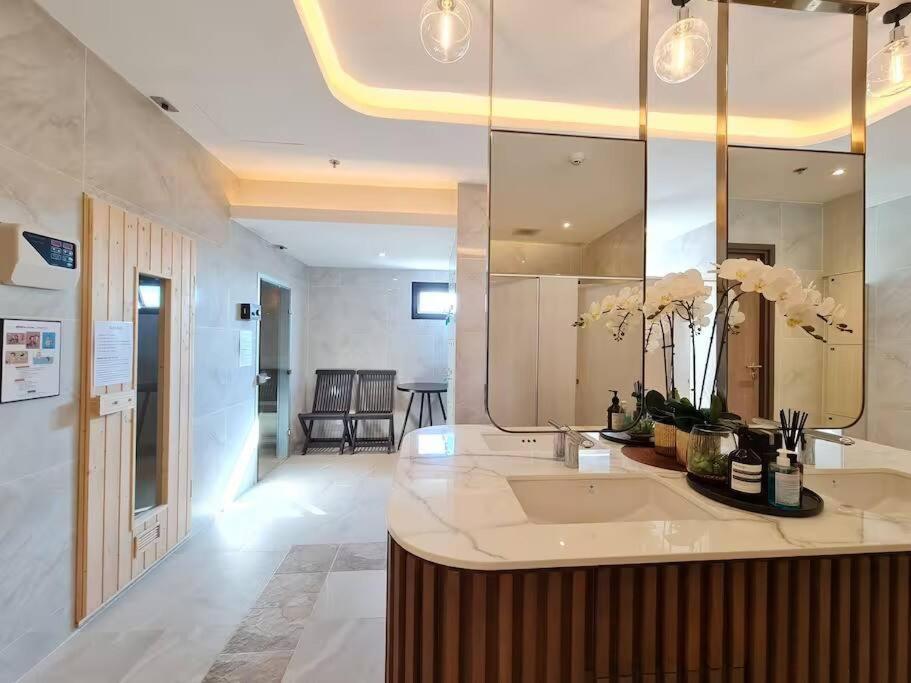 Astra Sky River High Floor,3 Bedrooms 97㎡ 山景房带浴缸 Chiang Mai Buitenkant foto